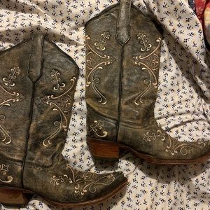 Circle G Pointed Toe Boots